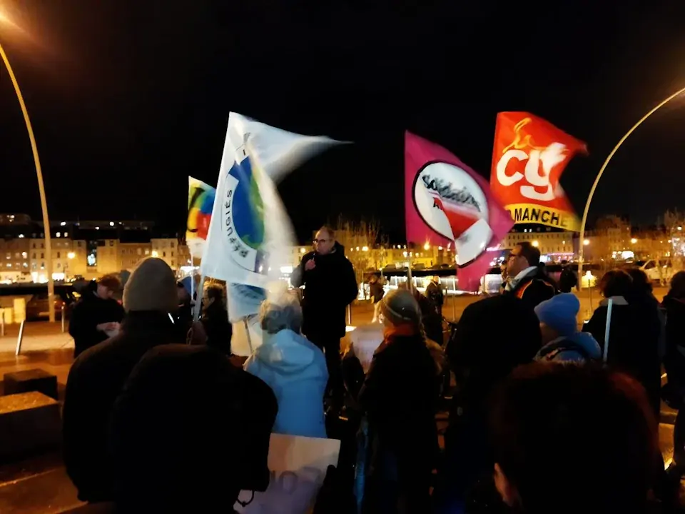 manifestation-contre-la-loi-immigration-a-cherbourg-le-20-decembre