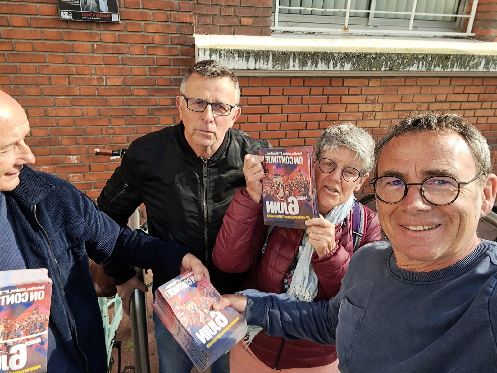 tractage militants LFI sur Equeurdreville